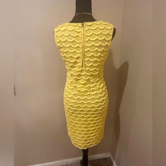 Chelsea & Violet Yellow Scalloped Fringe Bodycon Dress , size XS - Picture 9 of 9